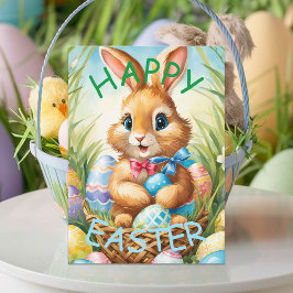 Postal Conejito adorable de Pascua en cesta con huevos