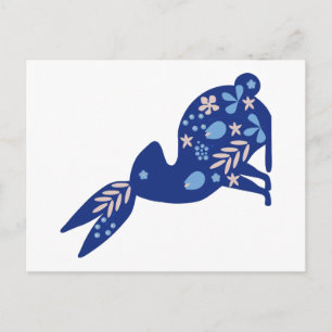 Postal Conejo azul con una flor