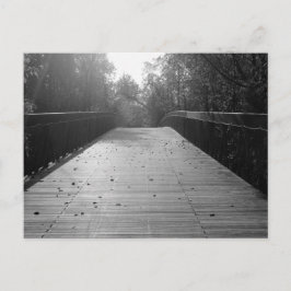 Postal Consecuencia de centro del puente - blanco y negro
