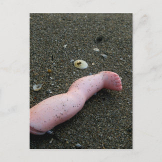 Postal Contaminación de la playa pata de muñecas rotas en