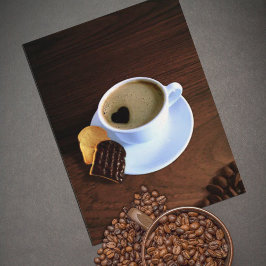 Postal Copa de café con espuma en forma de corazón