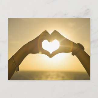 Postal corazón 642068. FOTOGRAFÍA DE MONTAJE DE MANOS DE