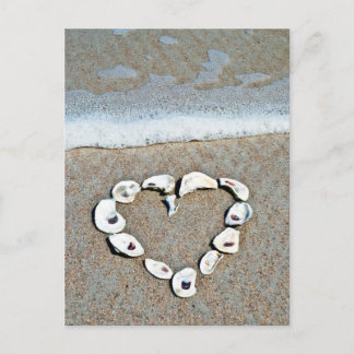Postal Corazón de playa en las marismas