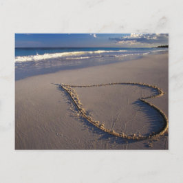 Postal Corazón dibujado en la playa