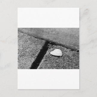 Postal Corazón plateado en la acera