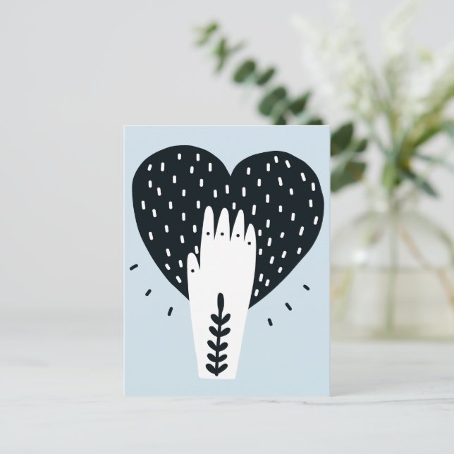 Postal Corazón y mano de arte popular escandinavo (Anverso de pie)