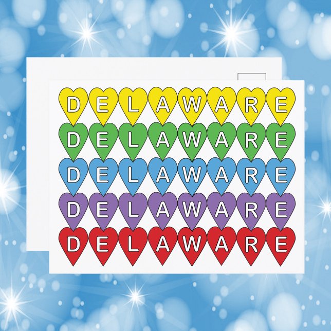 Postal Corazones del arco iris de Delaware (A postcard featuring yellow, green, blue, purple and red hearts wit hthe word Delaware.)