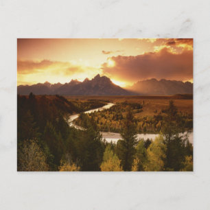 Postal Cordillera Teton al atardecer, desde el río Snake