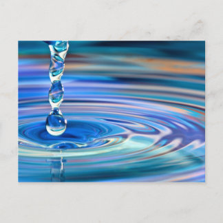 Postal Cotas claras de agua azul que fluyen