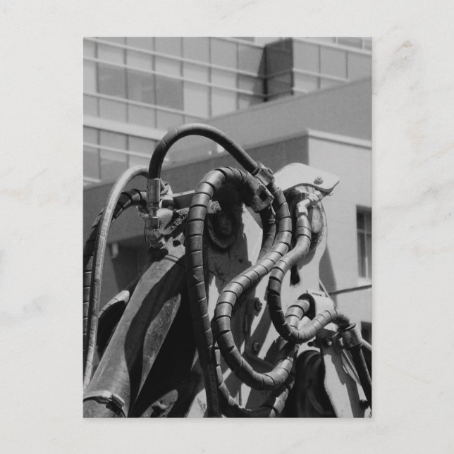 Postal Creatura Maquinaria Robótica Ominosa Negro y Blanc (Anverso)