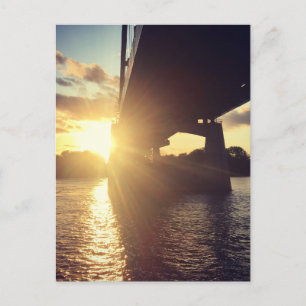 Postal crucero de puesta de sol en el río mississippi