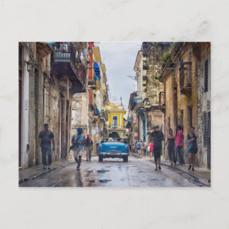 Postal Cruzando las calles de La Habana en un auto vintag