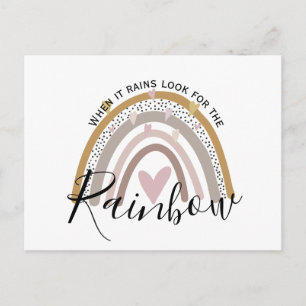 Postal cuando llueve busca el arcoiris