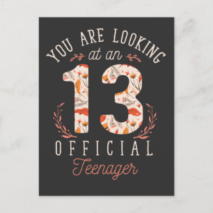 Postal Cumpleaños 13 de una chica mirando a una adolescen
