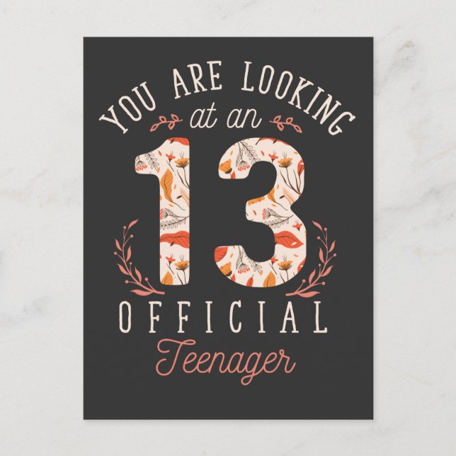 Postal Cumpleaños 13 de una chica Mirando a una adolescen (Anverso)