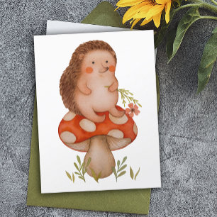 Postal Cumpleaños de erizo de acuarela lindo en una seta