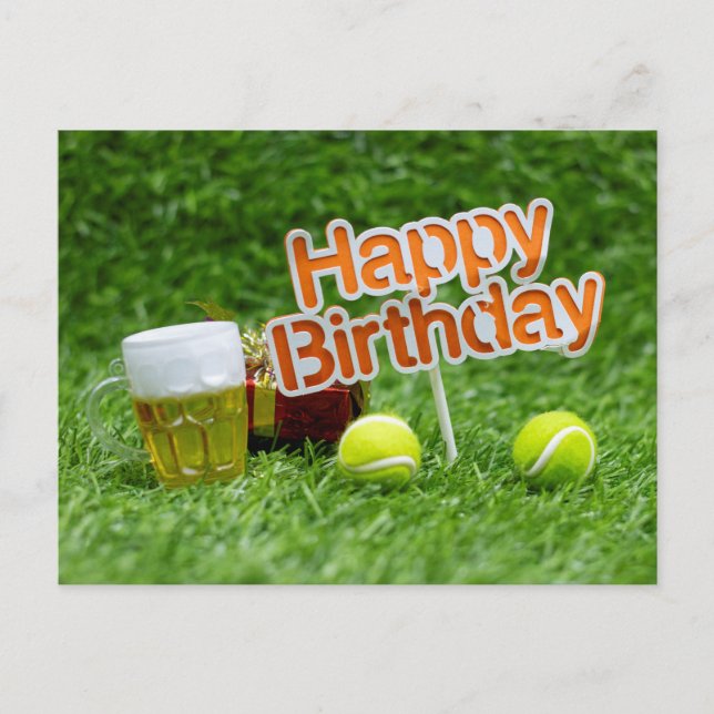 Postal Cumpleaños de tenis con baile y regalos sobre césp (Anverso)
