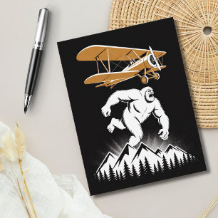 Postal Cumpleaños Divertido Bigfoot Avión Antiguo Persona
