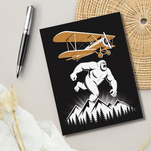 Postal Cumpleaños Divertido Bigfoot Avión Antiguo Persona (Subido por el creador)