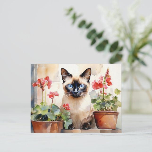 Postal Cuta acuarela Siamese Cat Flores de geranio rojo (Anverso de pie)