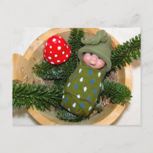 Postal Cute Baby Elf en Pine con Toadstool: Arcilla de po