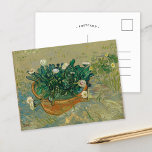 Postal Daisies, Arles | Vincent van Gogh<br><div class="desc">Daisies, Arles (1888) de Vincent van Gogh es una encantadora vida quieta con un simple arreglo de mareas en un barco. La obra de arte, pintada durante la época de Van Gogh en Arles, exhibe sus llamativas pinceladas y su vibrante paleta, haciendo hincapié en la belleza natural de las flores....</div>