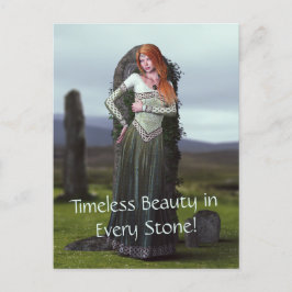 Postal Dama celta posando frente a antiguas piedras