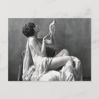 Postal Dama con Perlas