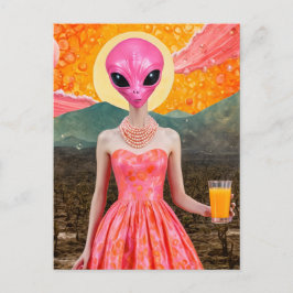 Postal Dama de Alien divertida de rosa con jugo Naranja