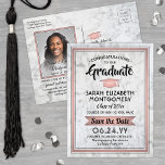 Postal De Anuncios 1 Foto Rosa Graduación de Mármol de Oro Guardar la<br><div class="desc">Comparte la alegre noticia de tu próxima fiesta de graduación, así como una foto favorita con estos elegantes tonos rosa y negro, salva las invitaciones de la postal de fecha. La foto y todo el texto son simples para el personalizar. (IMAGEN PLACEMENT TIP: Una manera fácil de centrar una foto...</div>