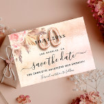 Postal De Anuncios 60 cumpleaños pampas rosa floral salvar la fecha<br><div class="desc">Una chica y de moda Salven la Fecha para una fiesta de cumpleaños número 60. Fondo de degradado dorado rosa, subió, con flores rosas y pampas. Personalice y agregue una fecha y un nombre/edad. El texto: Save the Date se escribe con un gran guión de estilo escrito a mano. El...</div>