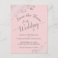 Adornos plateados sobre rosa pálido para guardar l