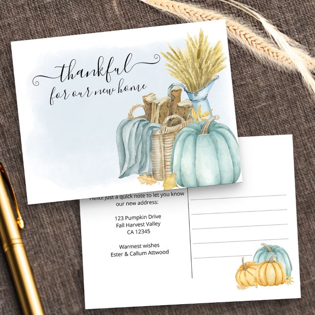 Postal De Anuncios Agradecido por la nueva casa Calabaza rústica Muda (New Address postcard with thankful sentiment and fall harvest design)