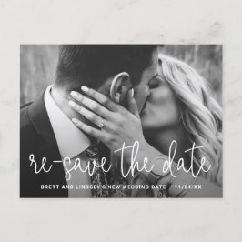 Postal De Anuncios Aplazamiento de Boda con Foto y Letra Moderna y De
