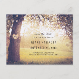 Postal De Anuncios Árbol rústico y corazón tallado Guardar la fecha