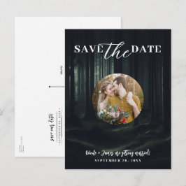 Postal De Anuncios Árboles del bosque oscuro y sombrío al crepúsculo