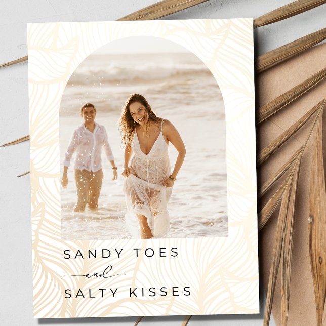 Postal De Anuncios Arena de Sandy Toes Foto Boda en la playa Salven l (Sandy Toes Arch Photo Beach Wedding Save the Date  Postcard)