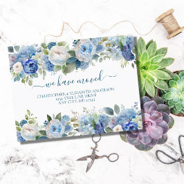 Postal De Anuncios Azul Blanco Floral Flores Script Moving 