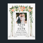 Postal De Anuncios Boda Canopy Watercolor Coral Blanco Floral Foto<br><div class="desc">Elegante Boda Canopy Watercolor Boda Floral Blanco Rosa Invitación de compromiso Save The Date Postcard incluye hermosas rosas de coral y blancas. El arco de madera boda con dosel incluye vegetación botánica. Foto de pareja.</div>