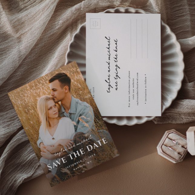 Postal De Anuncios Boda de fotografías de nombres de script simples (Simple photo overlay wedding save the date postcard.)