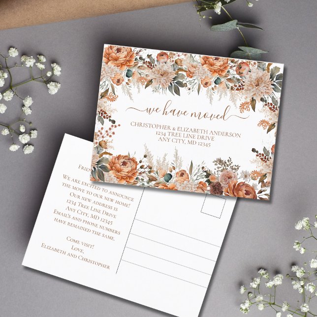 Postal De Anuncios Boho Terracotta Óxido Beige Floral Escritura Mudan (Terracotta burnt orange botanical floral We have Moved Post card)