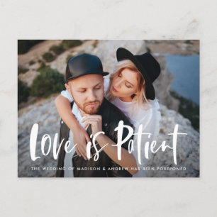 Postal De Anuncios Bold Brush Script El amor es paciente Aplazamiento