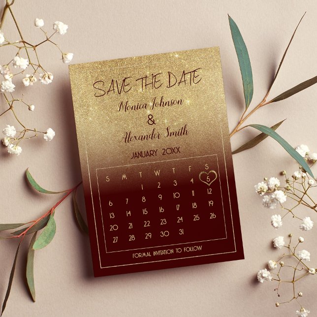 Postal De Anuncios Calendario de brillo dorado y borgoña glamuroso -  (Glam Burgundy Gold Glitter Calendar Save the Date)