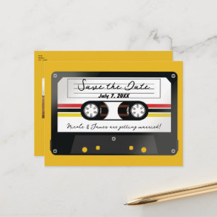 Postal De Anuncios Cinta de Casete Retro Amarilla 90's Guardar la Fec