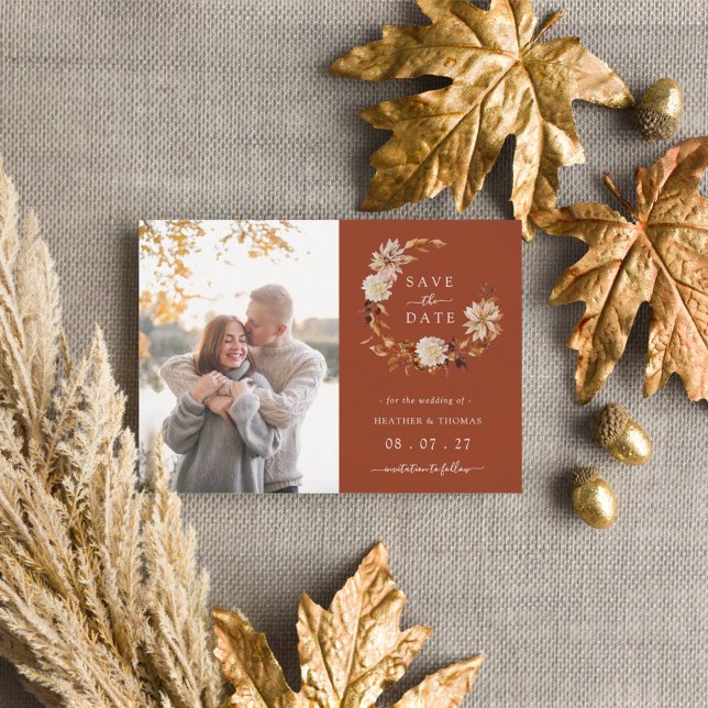 Postal De Anuncios Corona de otoño en terracota para boda con foto y  (Terracotta Fall Wreath Wedding Photo Save The Date Announcement Postcard by Painted Paperie
)