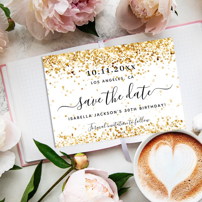 Postal De Anuncios Cumpleaños elegante en blanco y oro Save The Date (Subido por el creador)