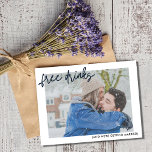 Postal De Anuncios Divertida boda de fotos gratis salva la fecha<br><div class="desc">Guarda las postales de citas que son para la pareja divertida que no puede esperar para compartir su cita con su familia y amigos. El divertido diseño de "bebidas gratis (y nos vamos a casar) está personalizado con tu foto opaca en el frente. Agregue la dirección de devolución y los...</div>