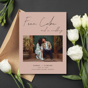 Postal De Anuncios Divertida Foto de Pastel Gratuito de Boda para Gua