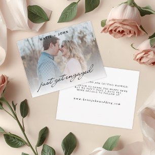 Postal De Anuncios Elegante guión Acaba de comprometerse Foto Comprom
