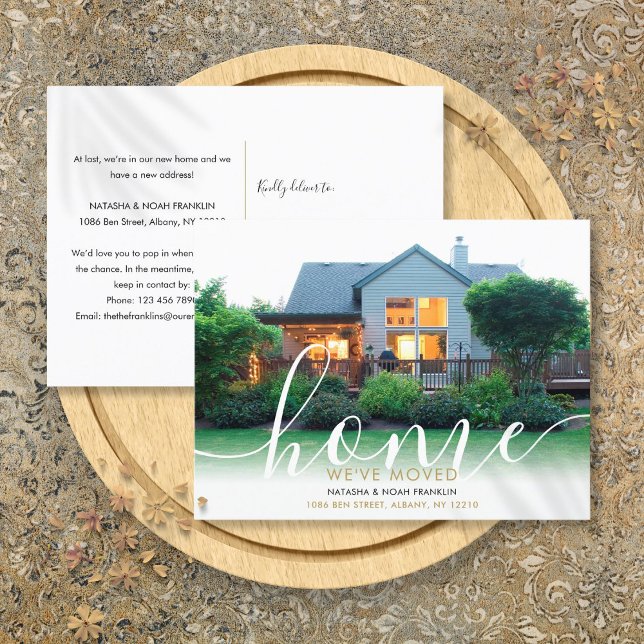 Postal De Anuncios Elegante guion Nueva foto de hogar Nos hemos mudad (Elegant Script New Home Photo We've Moved Announcement Postcard)